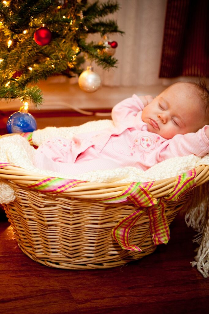 Christmas baby photoshoot ideas at home