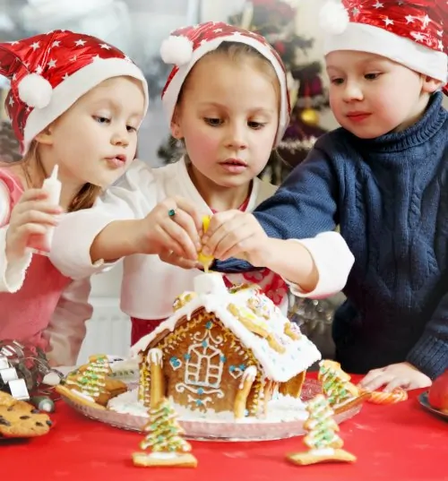 Christmas traditions to start with your kids this year - holiday bucket list for families.