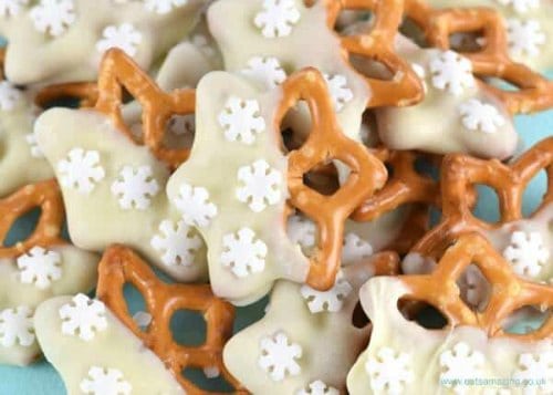 Christmas Snack Ideas for Kids - Looking for some cute Christmas party treat ideas for preschoolers or daycare kids? These easy Christmas snack ideas are awesome for kids and adults! Includes gluten-free Christmas treats and no-bake options! If you need Christmas snacks for kids school, check out these 25 recipes that will wow!