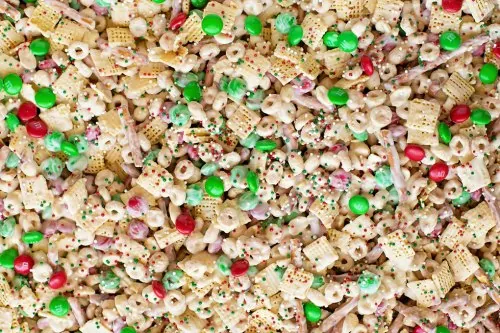 Christmas Snack Ideas for Kids - Looking for some cute Christmas party treat ideas for preschoolers or daycare kids? These easy Christmas snack ideas are awesome for kids and adults! Includes gluten-free Christmas treats and no-bake options! If you need Christmas snacks for kids school, check out these 25 recipes that will wow!