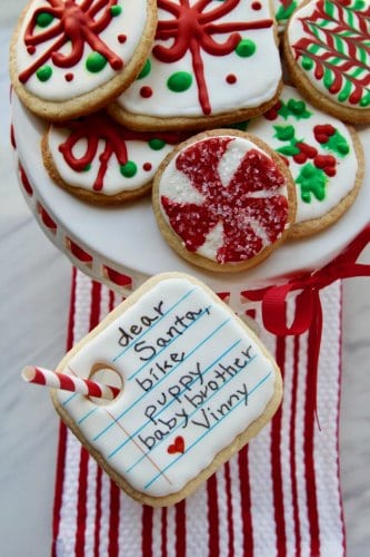 Christmas Snack Ideas for Kids - Looking for some cute Christmas party treat ideas for preschoolers or daycare kids? These easy Christmas snack ideas are awesome for kids and adults! Includes gluten-free Christmas treats and no-bake options! If you need Christmas snacks for kids school, check out these 25 recipes that will wow!