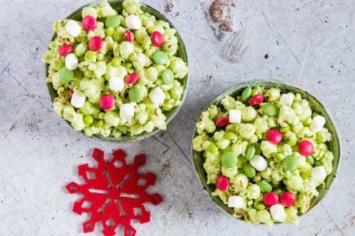 Christmas Snack Ideas for Kids - Looking for some cute Christmas party treat ideas for preschoolers or daycare kids? These easy Christmas snack ideas are awesome for kids and adults! Includes gluten-free Christmas treats and no-bake options! If you need Christmas snacks for kids school, check out these 25 recipes that will wow!