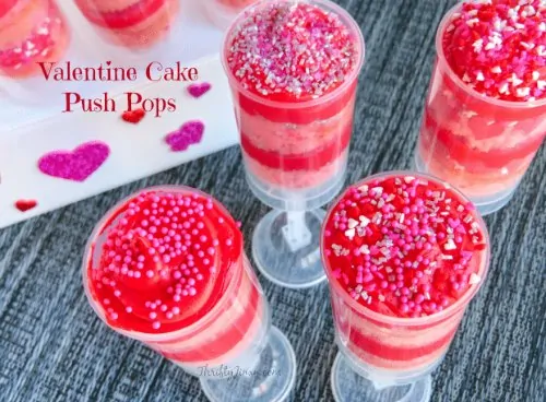 Valentines snacks for the classroom -Looking for some cute Valentine's Day party treat ideas for preschoolers or daycare kids? These easy Valentines snack ideas are awesome for kids and adults! Includes healthy Valentine's Day treats and no-bake options! If you need heart-shaped snacks for your kids school, check out these 25 recipes that will wow!