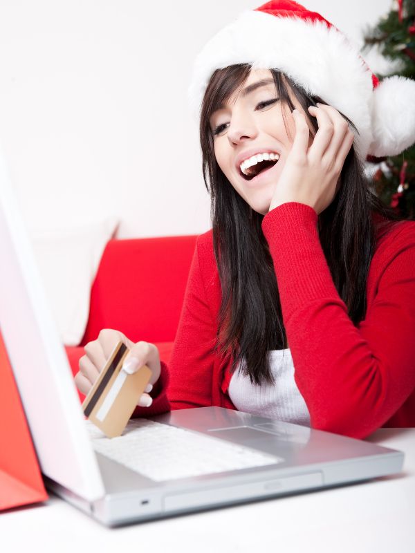 data-pin-description="How to do Christmas on a budget.Save money on Christmas gifts this year with these helpful tips that will take your holiday season to the next level without breaking the bank! Stick to your budget for Christmas shopping and buy for everyone on your list. Avoid debt with your holiday shopping this December! If you want to save money and enjoy the season, these ideas will really help.