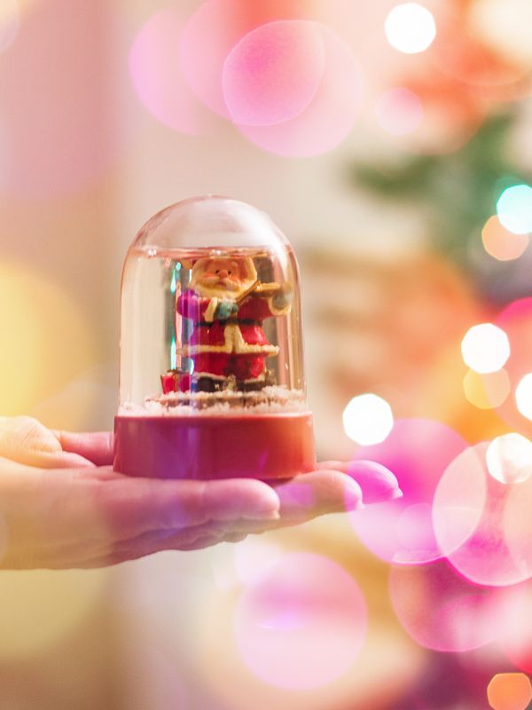 10 DIY Snow Globe Crafts To Make At Home