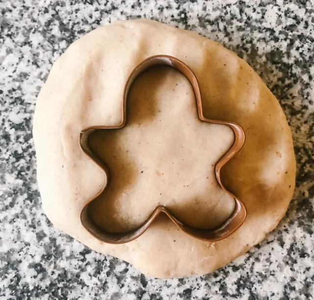 How to make gingerbread playdough