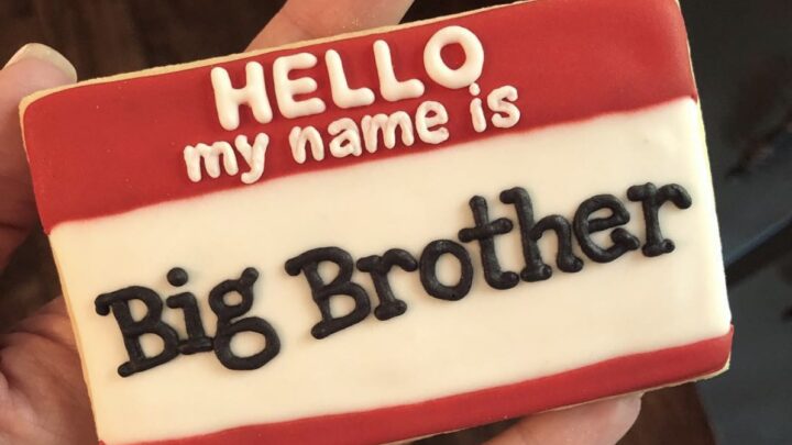 Sibling pregnancy announcement cookies