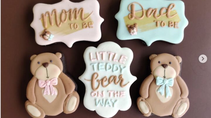 teddy bear pregnancy announcement cookies