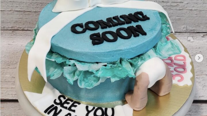 Cake pregnancy announcement
