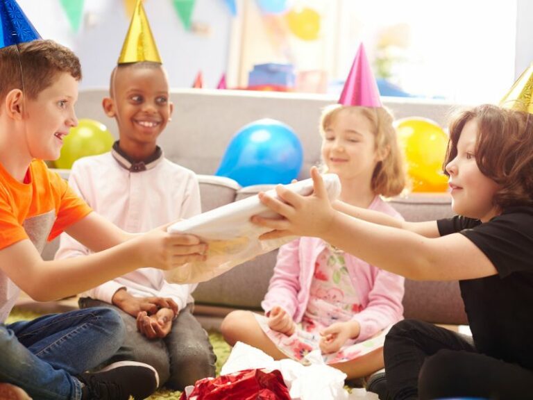 16 Festive Christmas Party Games For Toddlers