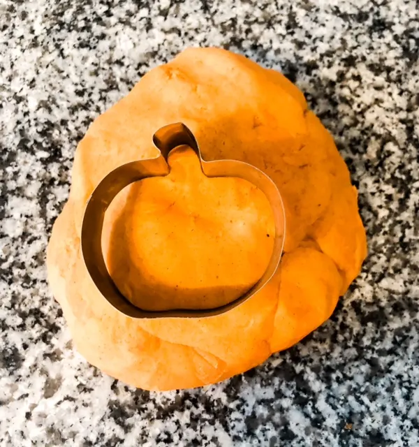 pumpkin spice playdough recipe