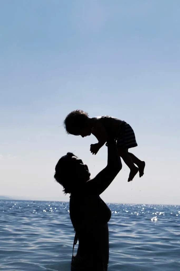 diy photos of a baby on the beach